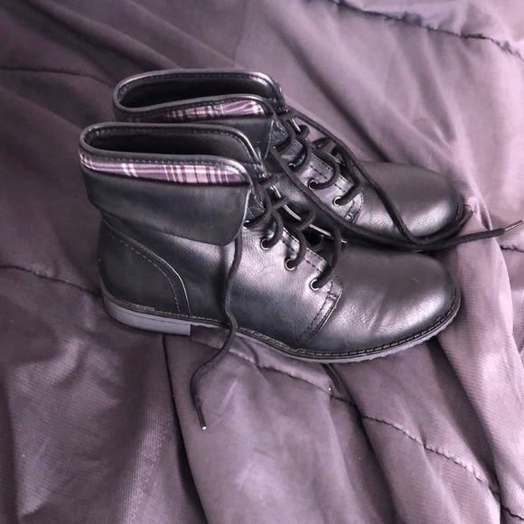 Black boots - Picture 3 of 4